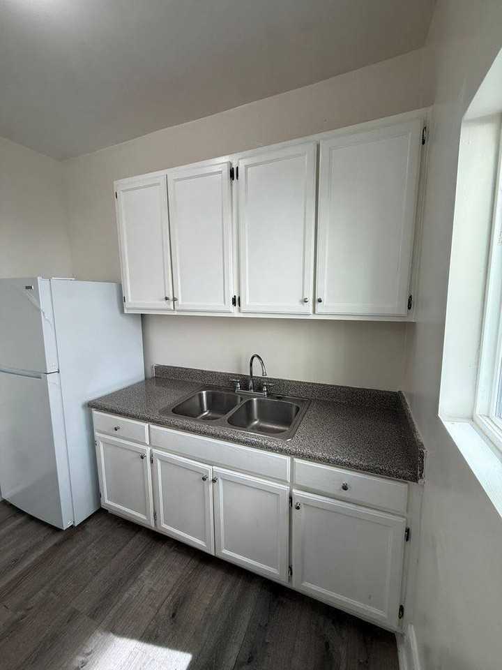1448 W 3rd St #106 - Photo 6 of 10