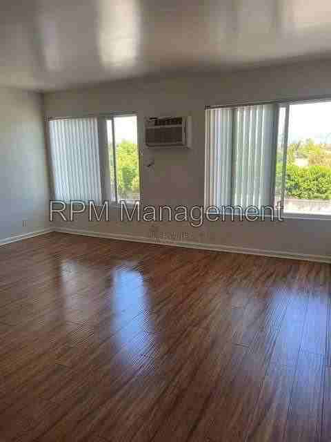 20327 Saticoy St #307 - Photo 2 of 10