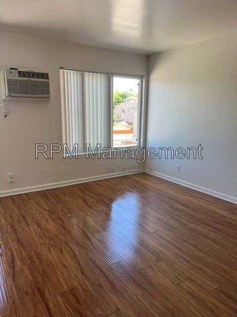 20327 Saticoy St #307 - Photo 5 of 10