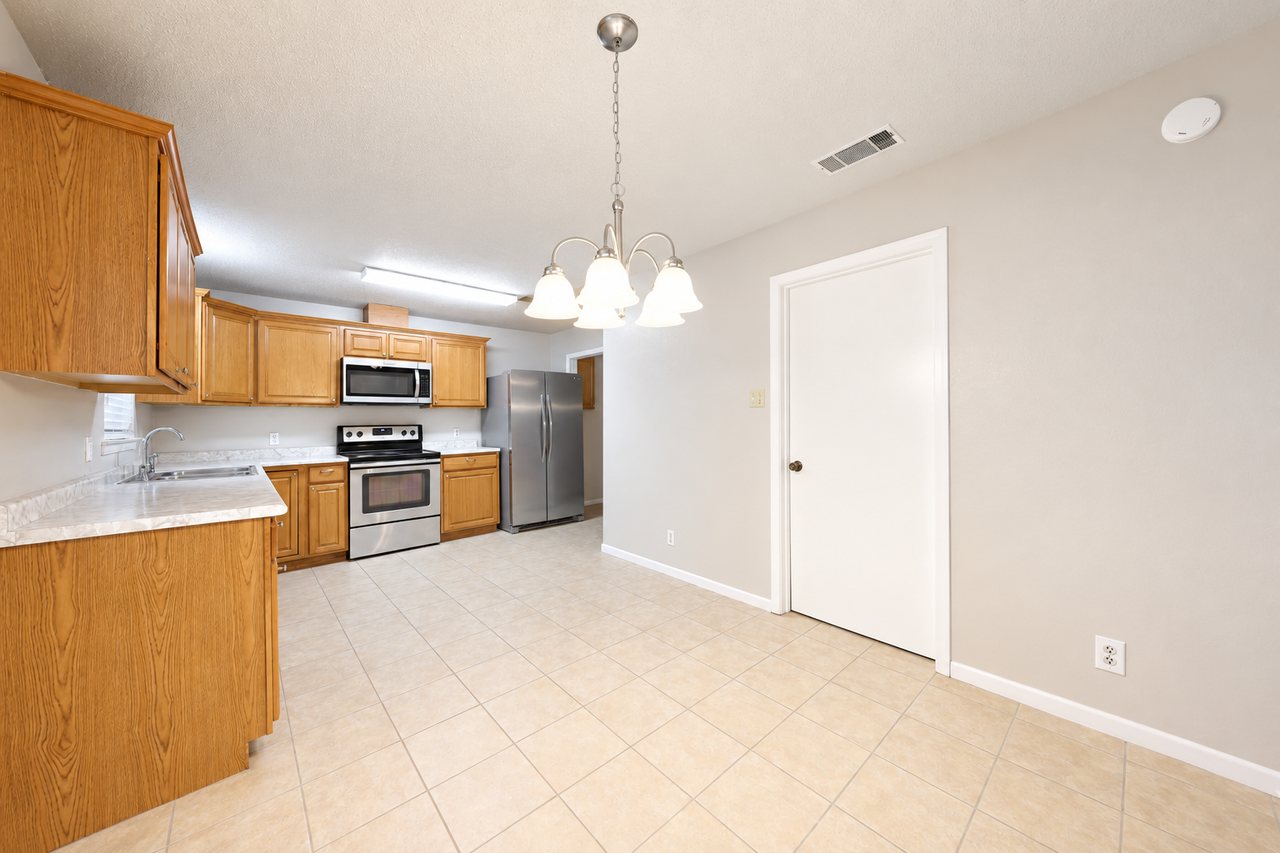 3105 Tallwood Dr - Photo 4 of 16