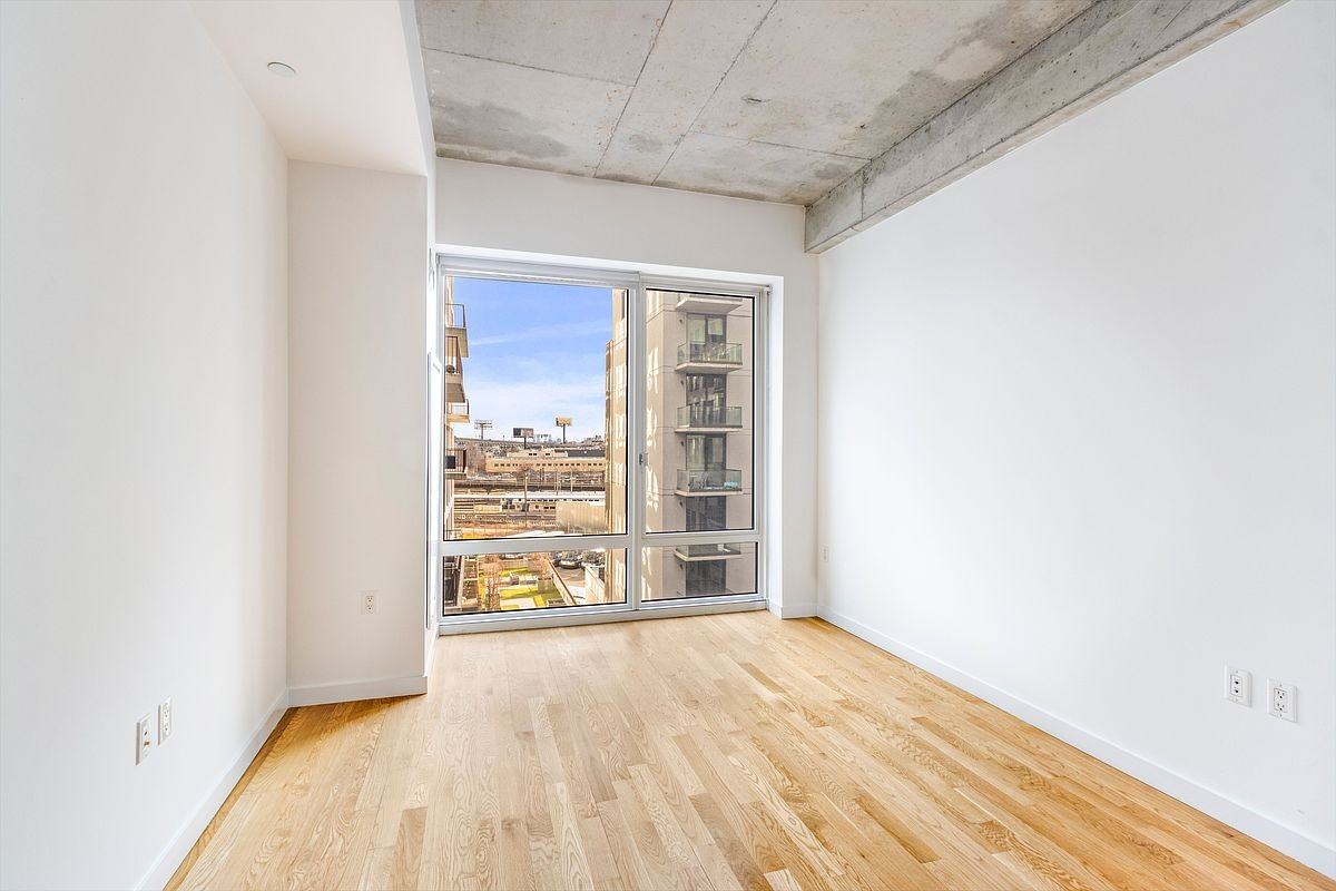520 W 43rd St - Photo 2 of 7