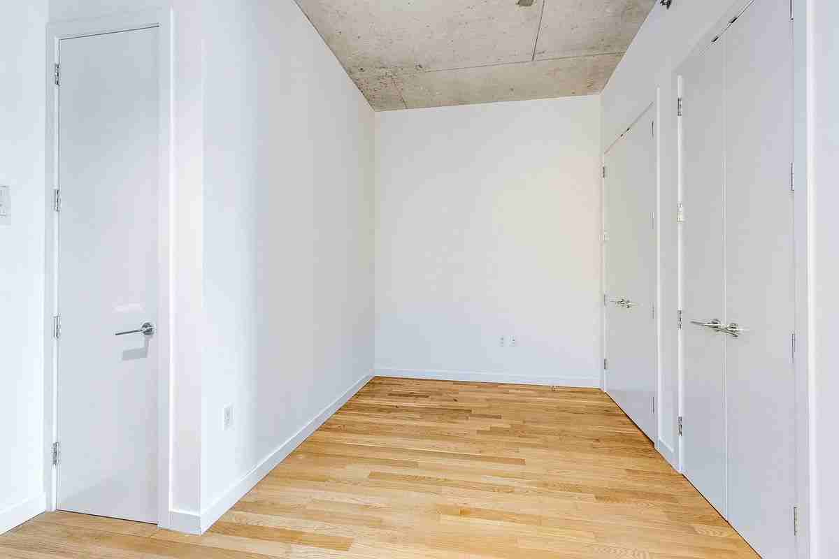 520 W 43rd St - Photo 4 of 7