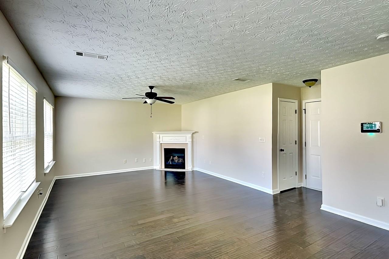 34 Belmont Park Dr - Photo 2 of 19