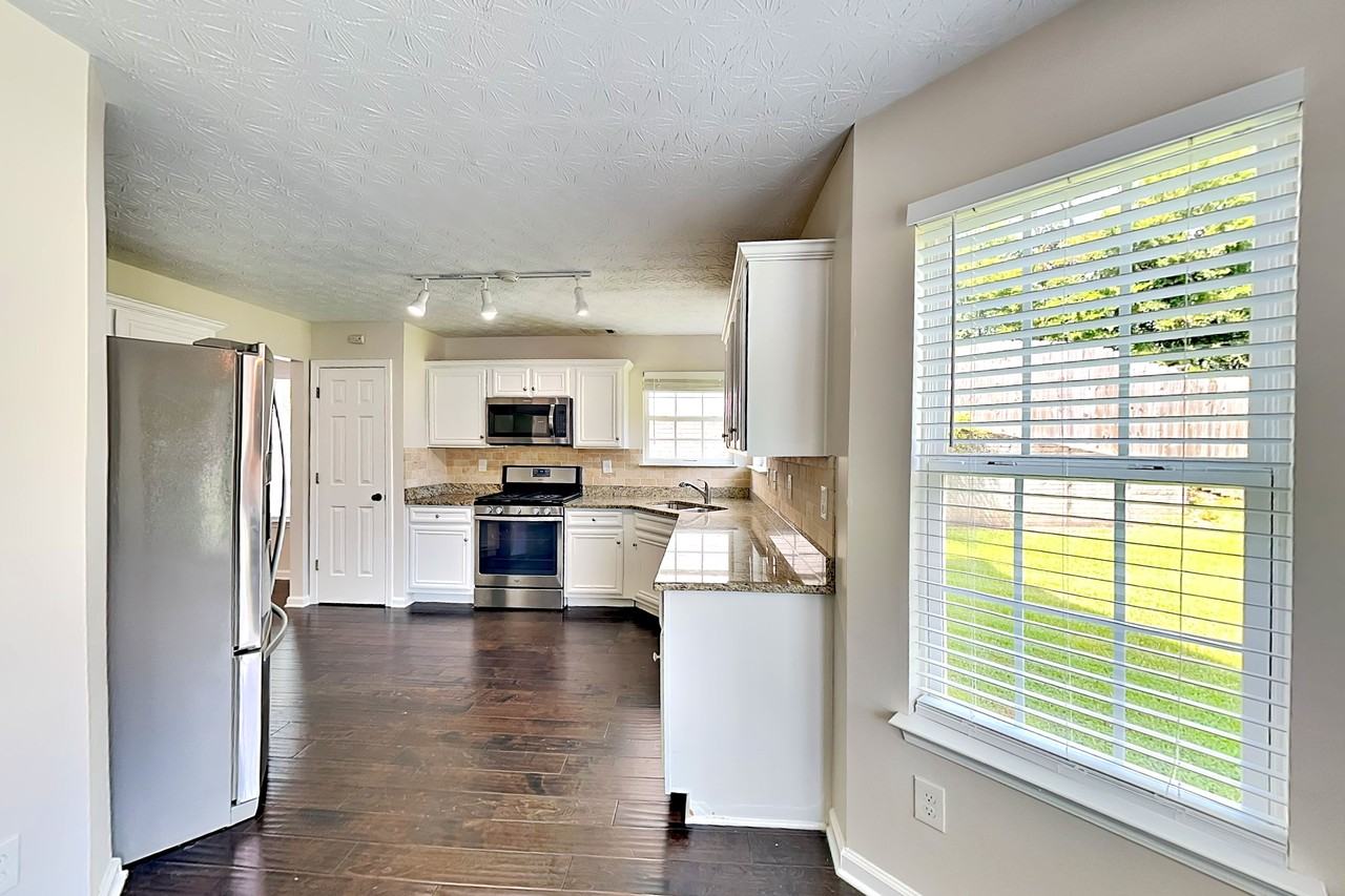 34 Belmont Park Dr - Photo 5 of 19