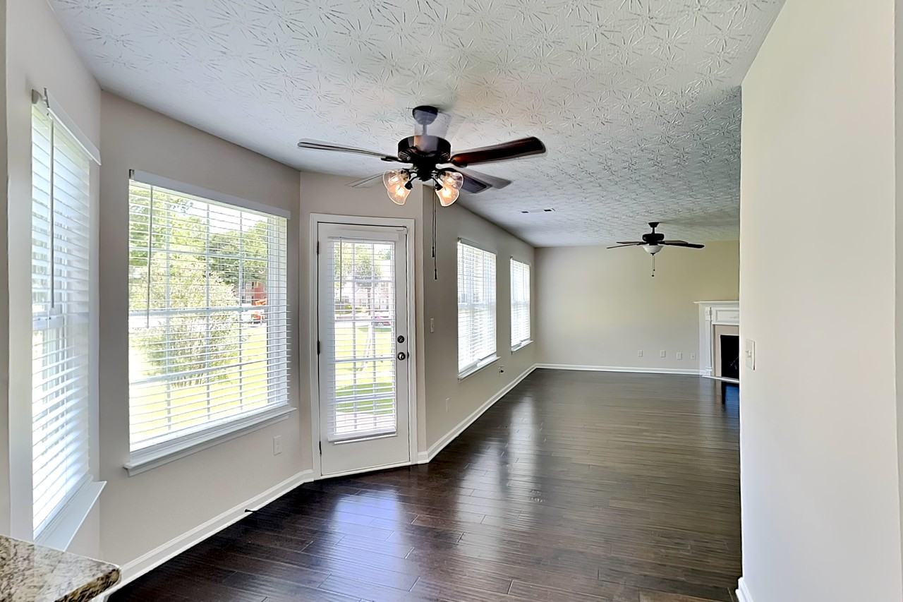 34 Belmont Park Dr - Photo 6 of 19