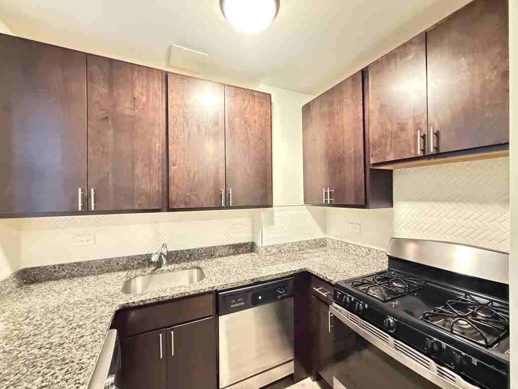 1128 Maple Ave #GRF - Photo 4 of 21