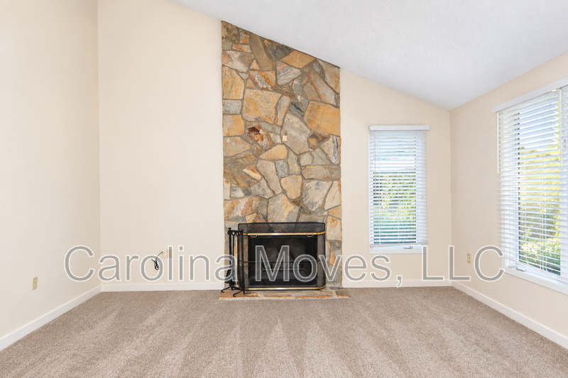 324 Skylark Cir - Photo 3 of 18