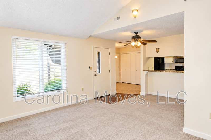 324 Skylark Cir - Photo 4 of 18