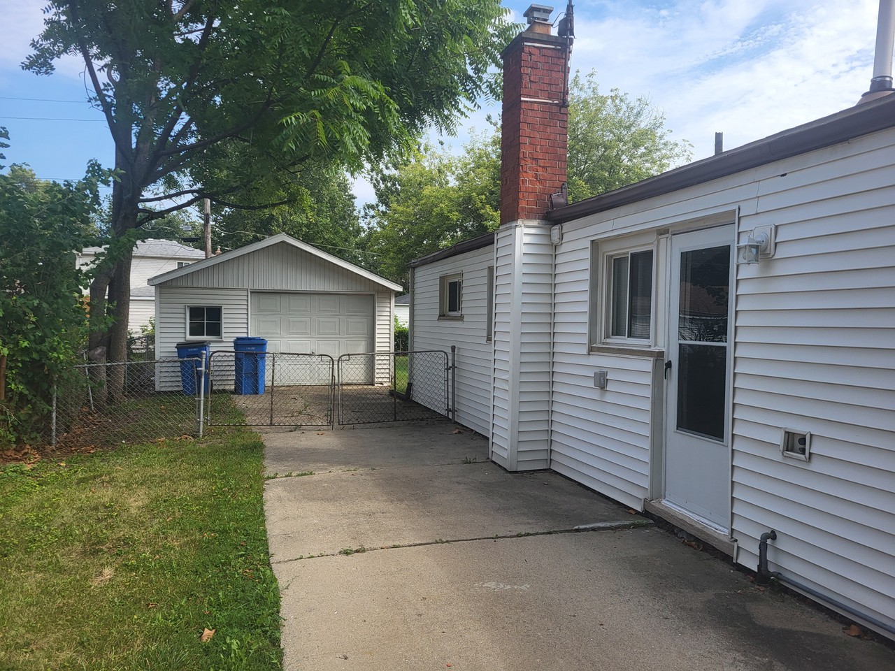 4967 Mckinley St - Photo 2 of 12