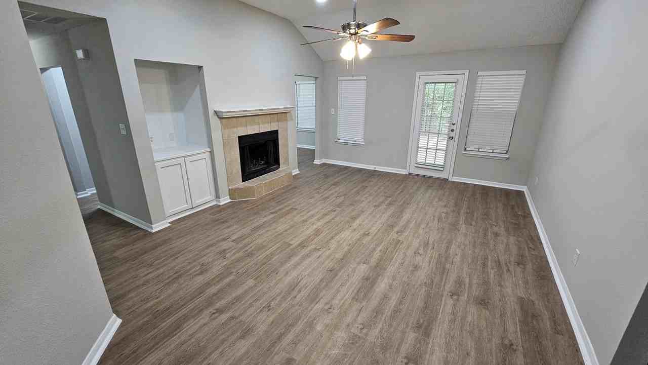 591 Spruce Dr - Photo 4 of 16