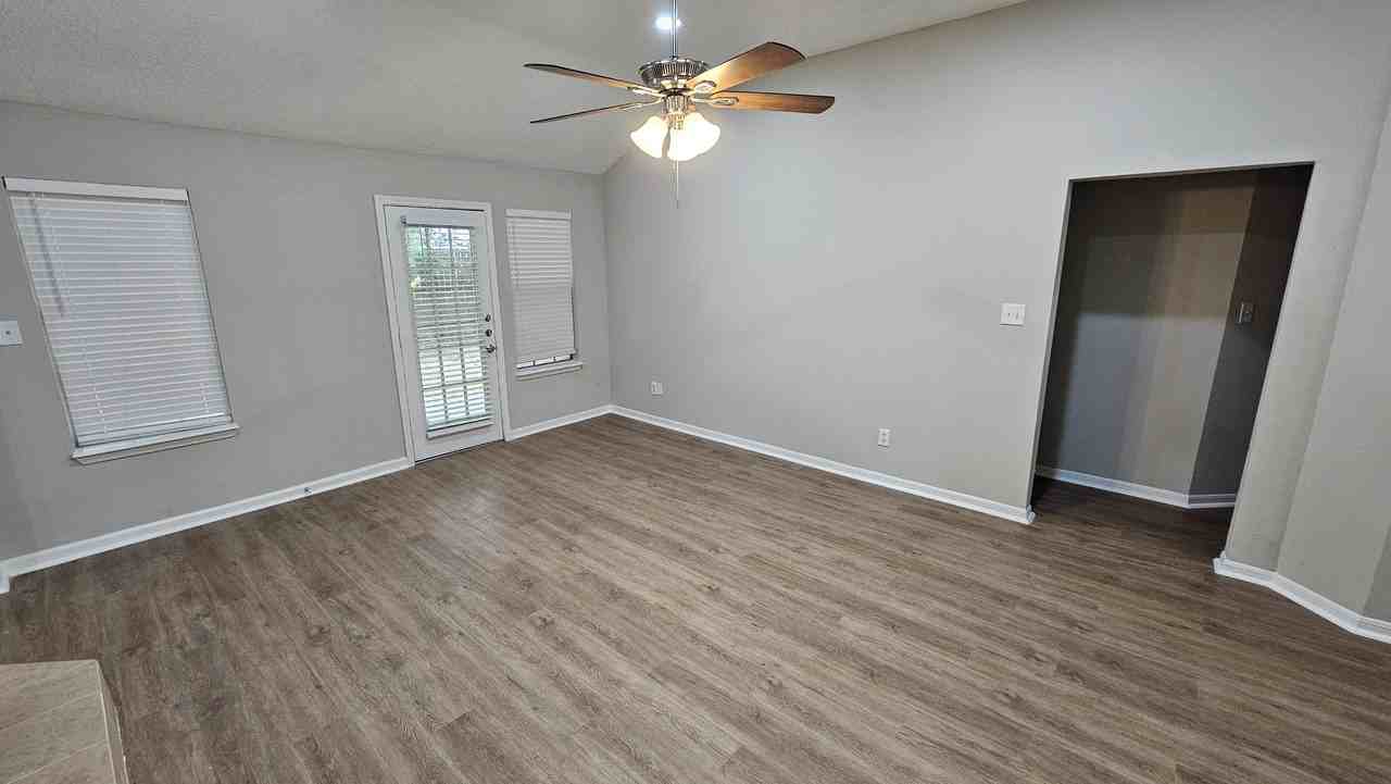 591 Spruce Dr - Photo 5 of 16