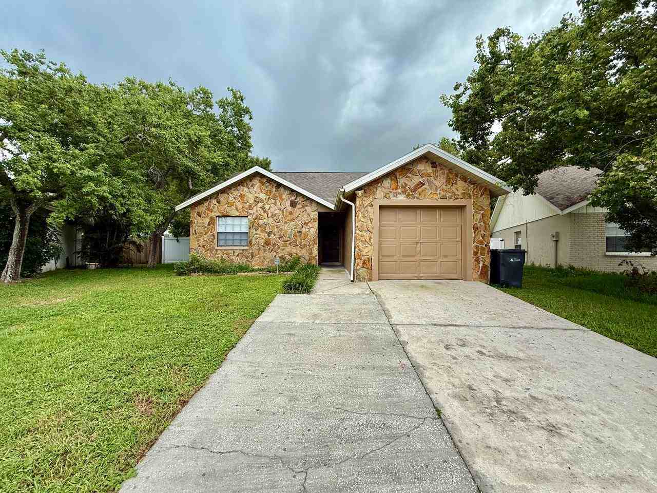 1317 Coolridge Dr - Photo 2 of 32