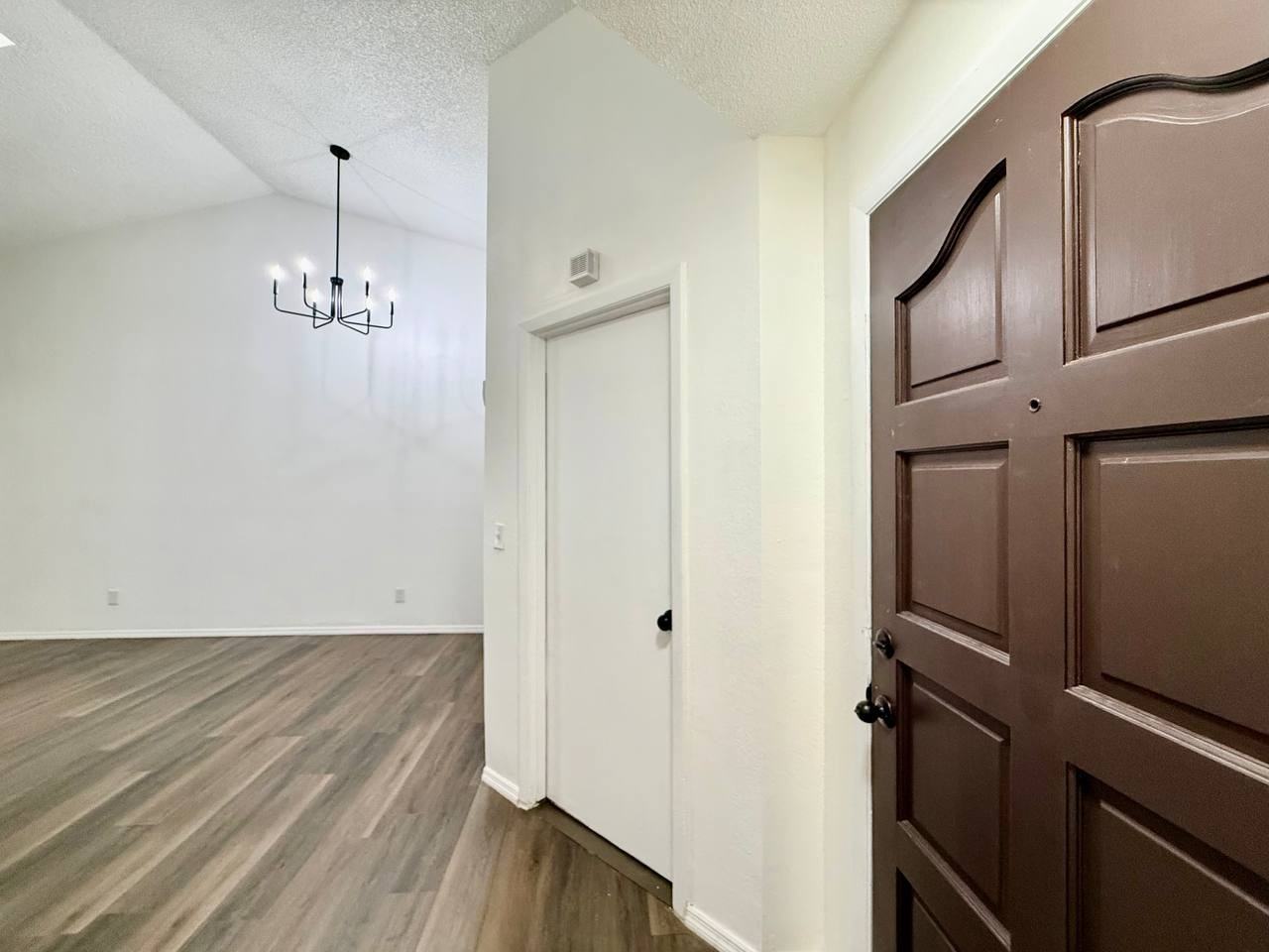 1317 Coolridge Dr - Photo 3 of 32