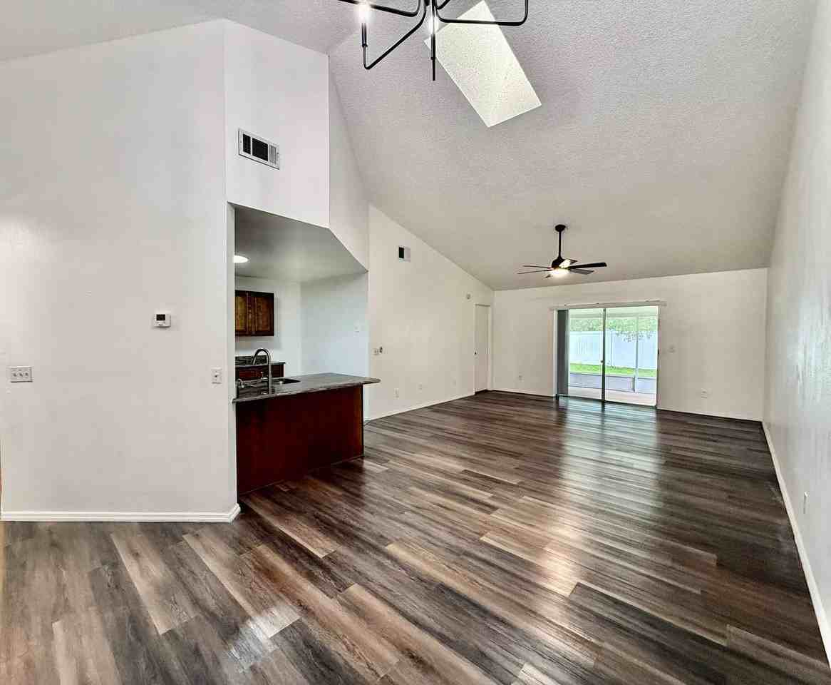 1317 Coolridge Dr - Photo 4 of 32