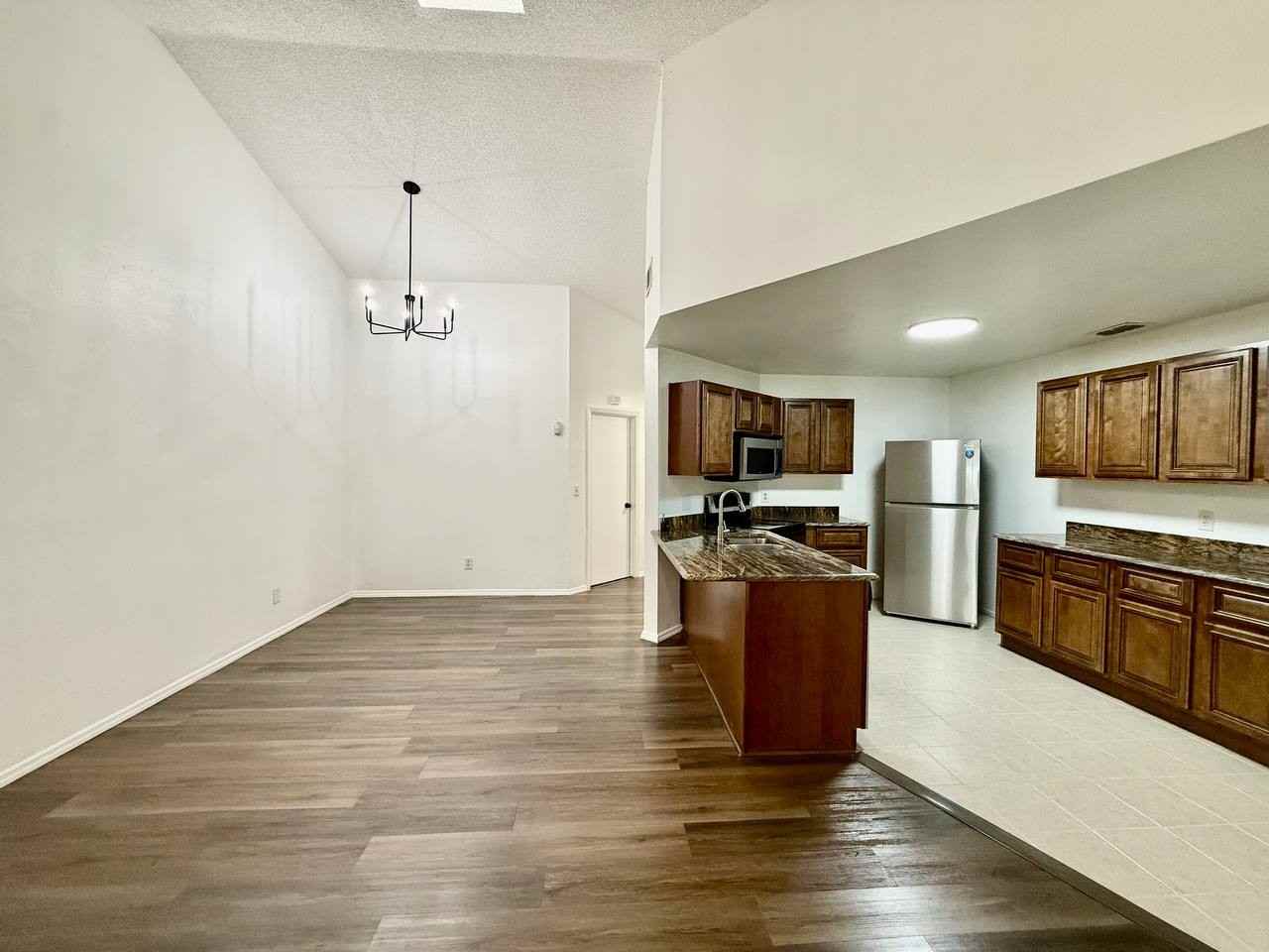 1317 Coolridge Dr - Photo 5 of 32