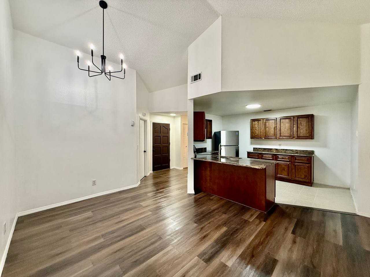 1317 Coolridge Dr - Photo 6 of 32