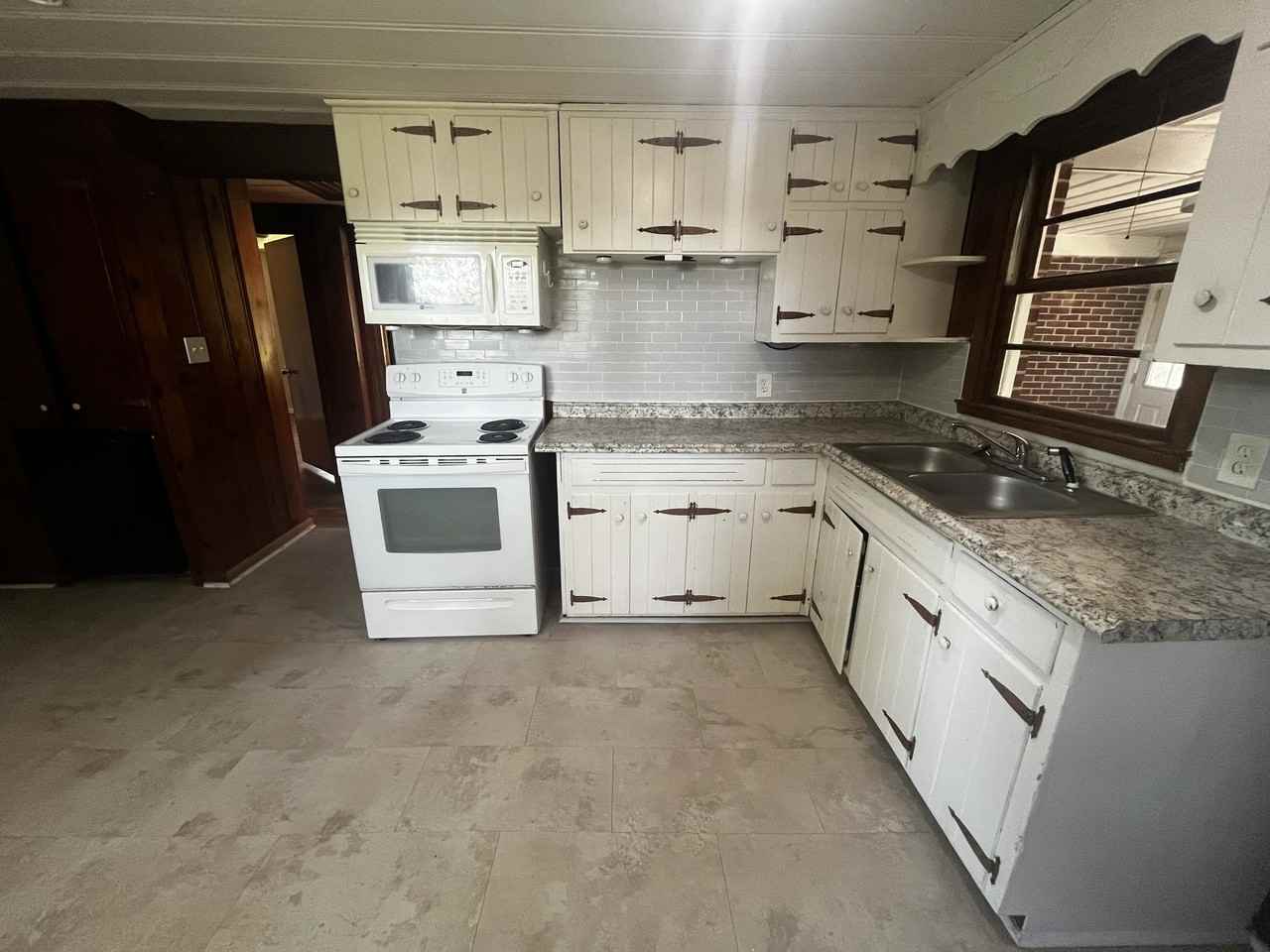 70 Sharp Dr - Photo 5 of 22