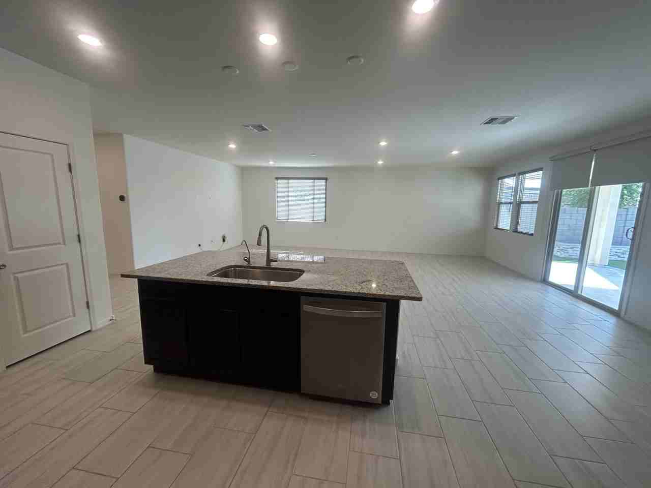 2957 E Bellerive Dr - Photo 4 of 50