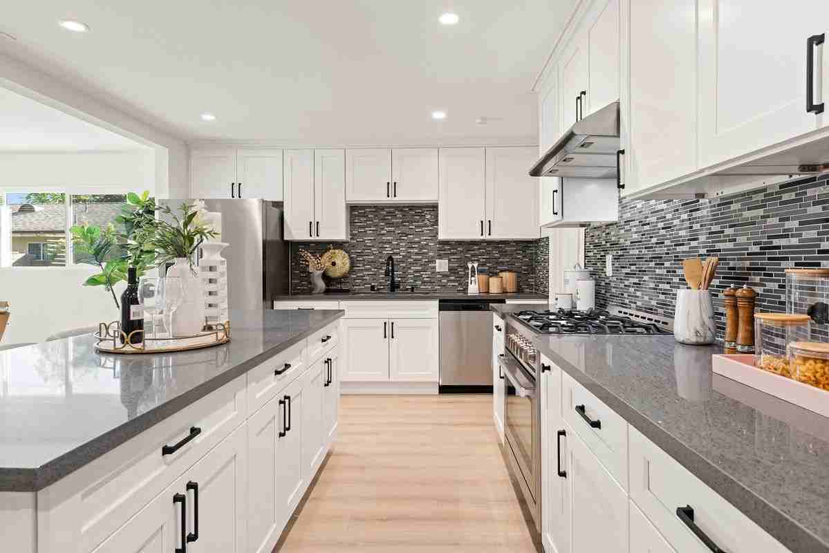 1704 S Orange Ave - Photo 4 of 31