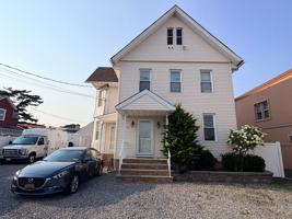 featured image of 14 Oakwood Ave ##1
