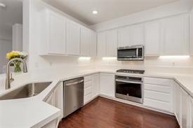 32 Carnation - Photo 2 of 9