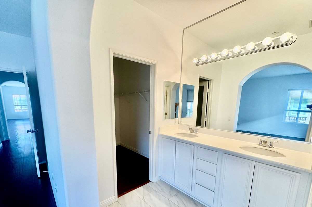 32 Carnation - Photo 5 of 9