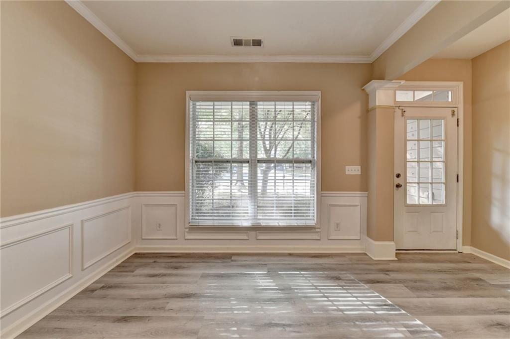 1646 Hedington Ct - Photo 4 of 50