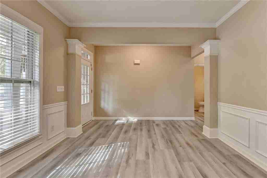 1646 Hedington Ct - Photo 5 of 50
