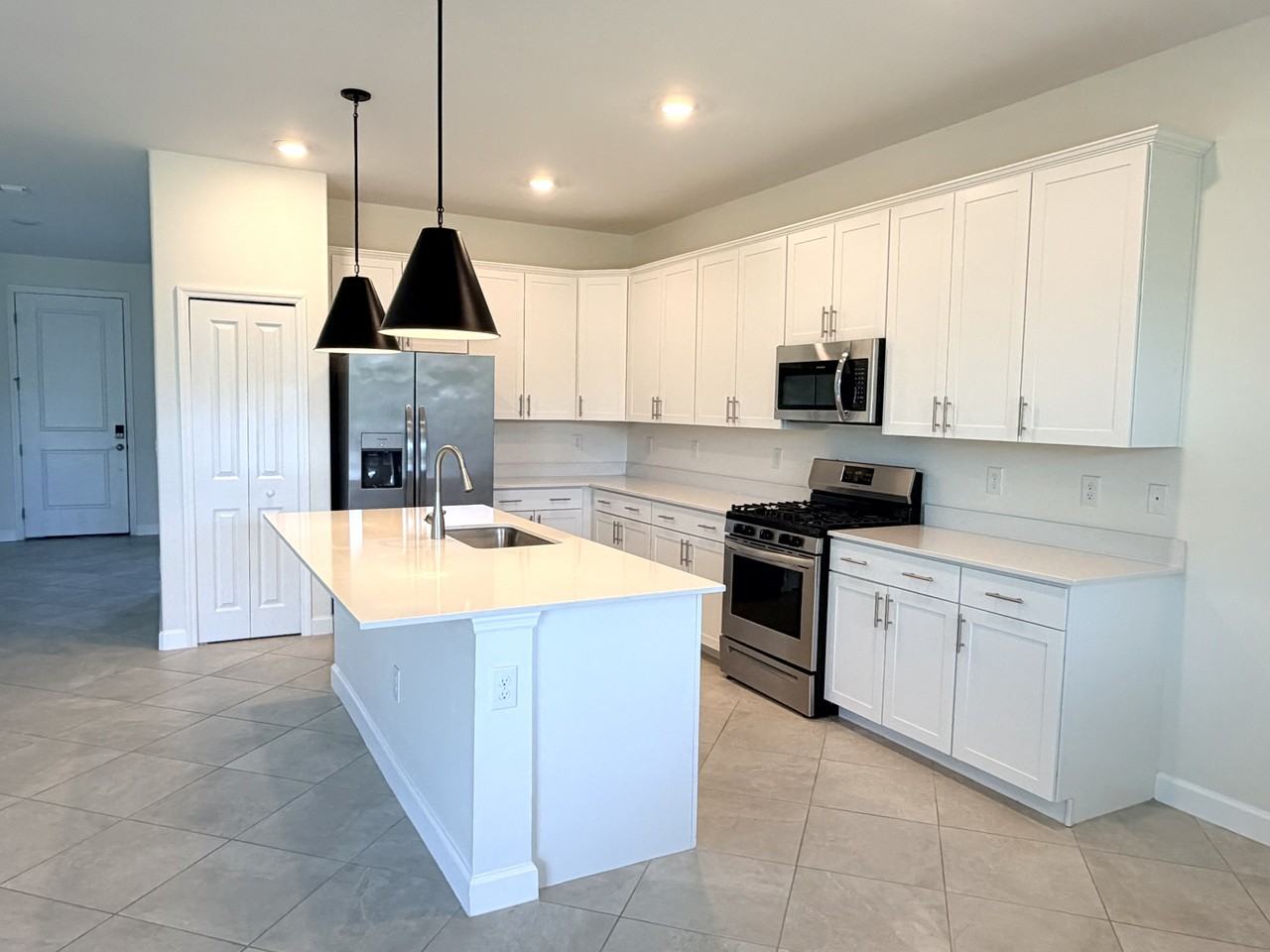 5242 Coral Reef Way - Photo 7 of 21