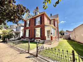featured image of 133 S 5th St