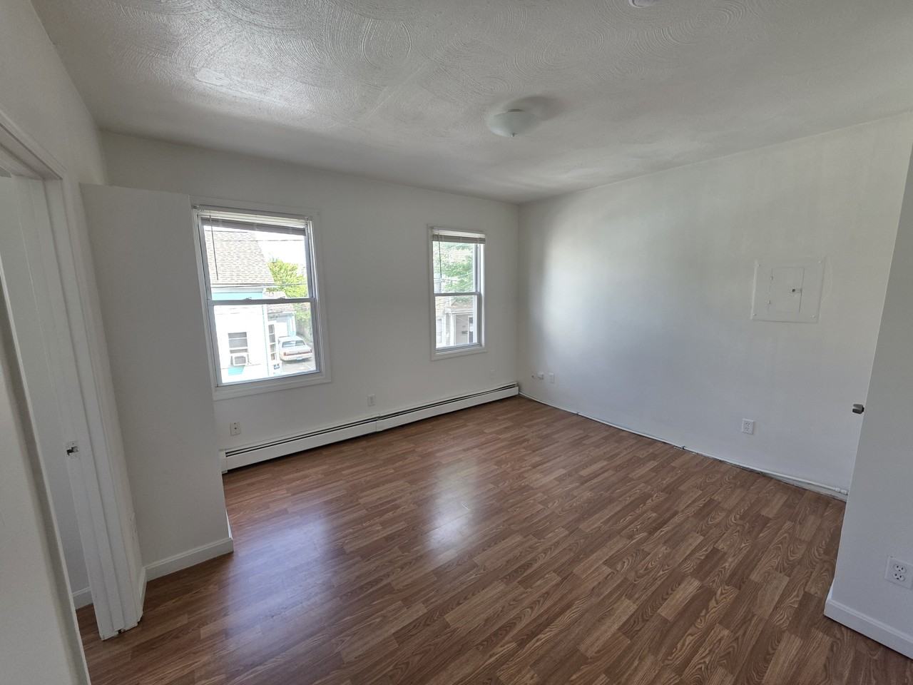 47 Courtland St - Photo 4 of 12