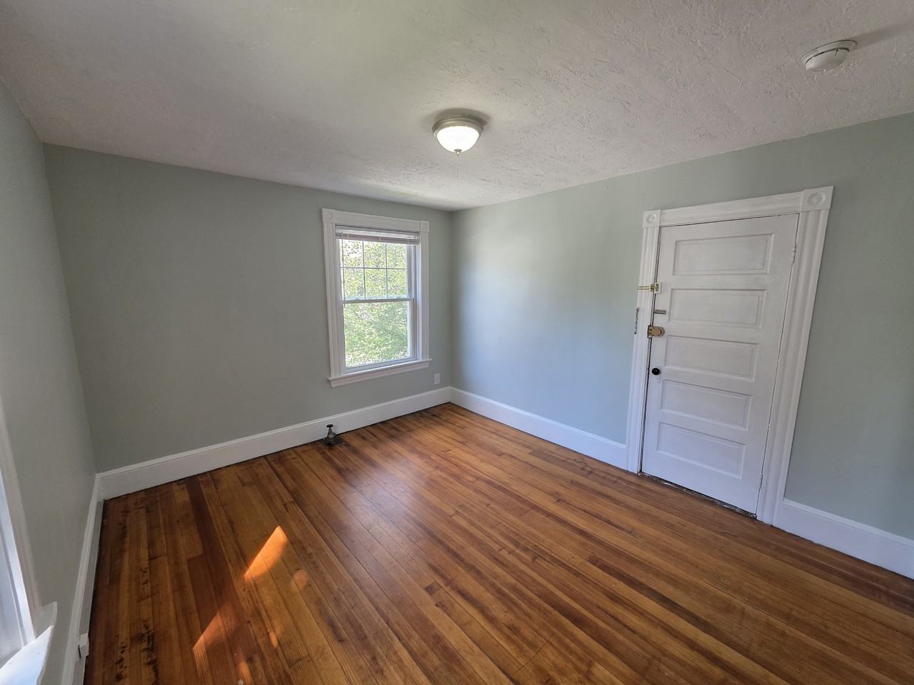 408 Winter St - Photo 4 of 12