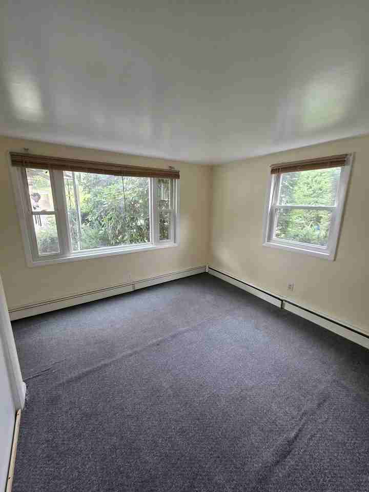 356 Rhode Island Ave - Photo 4 of 12