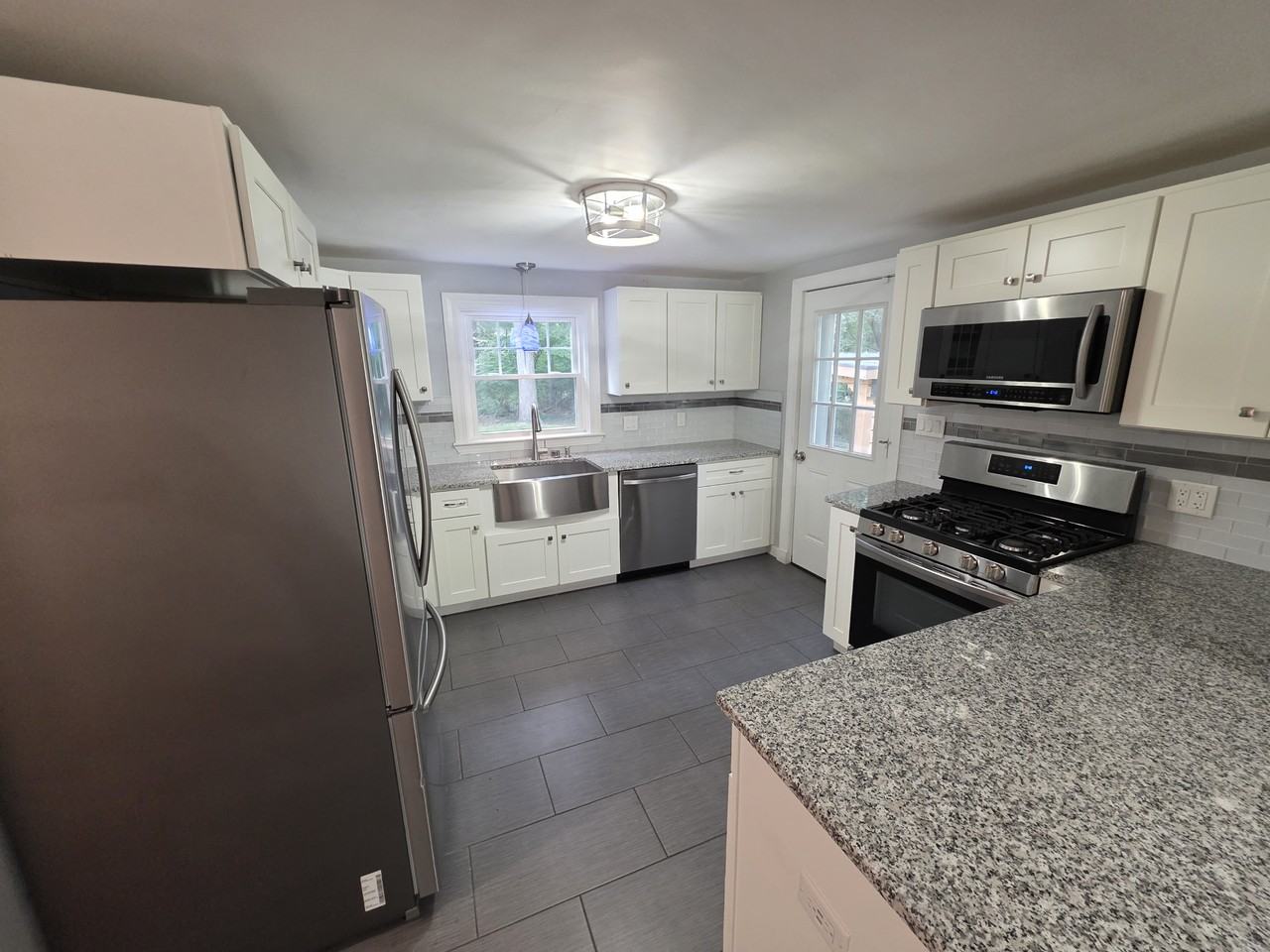 73 Posnegansett Ave - Photo 6 of 22
