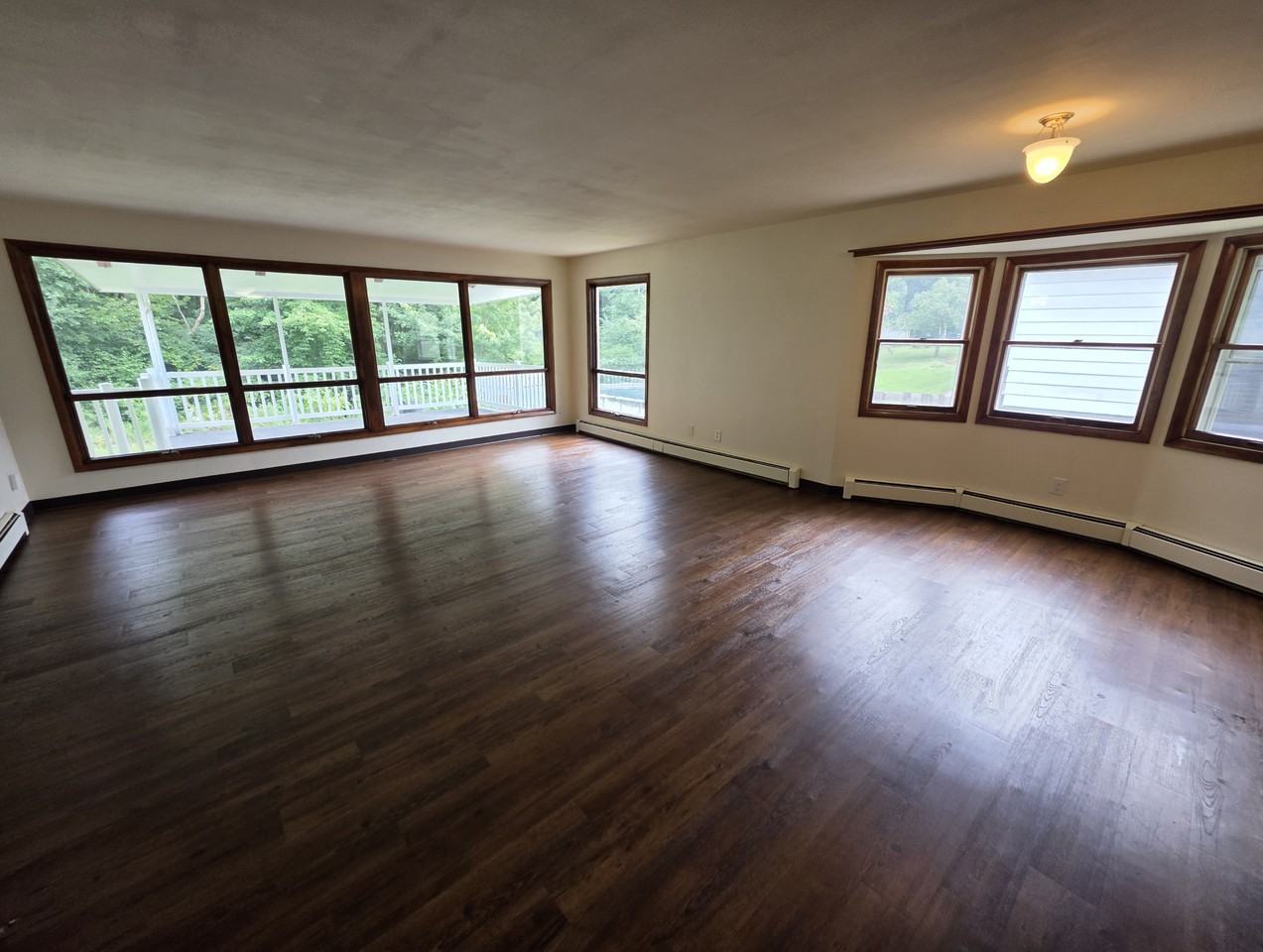 891 Shadybrook Dr - Photo 5 of 17