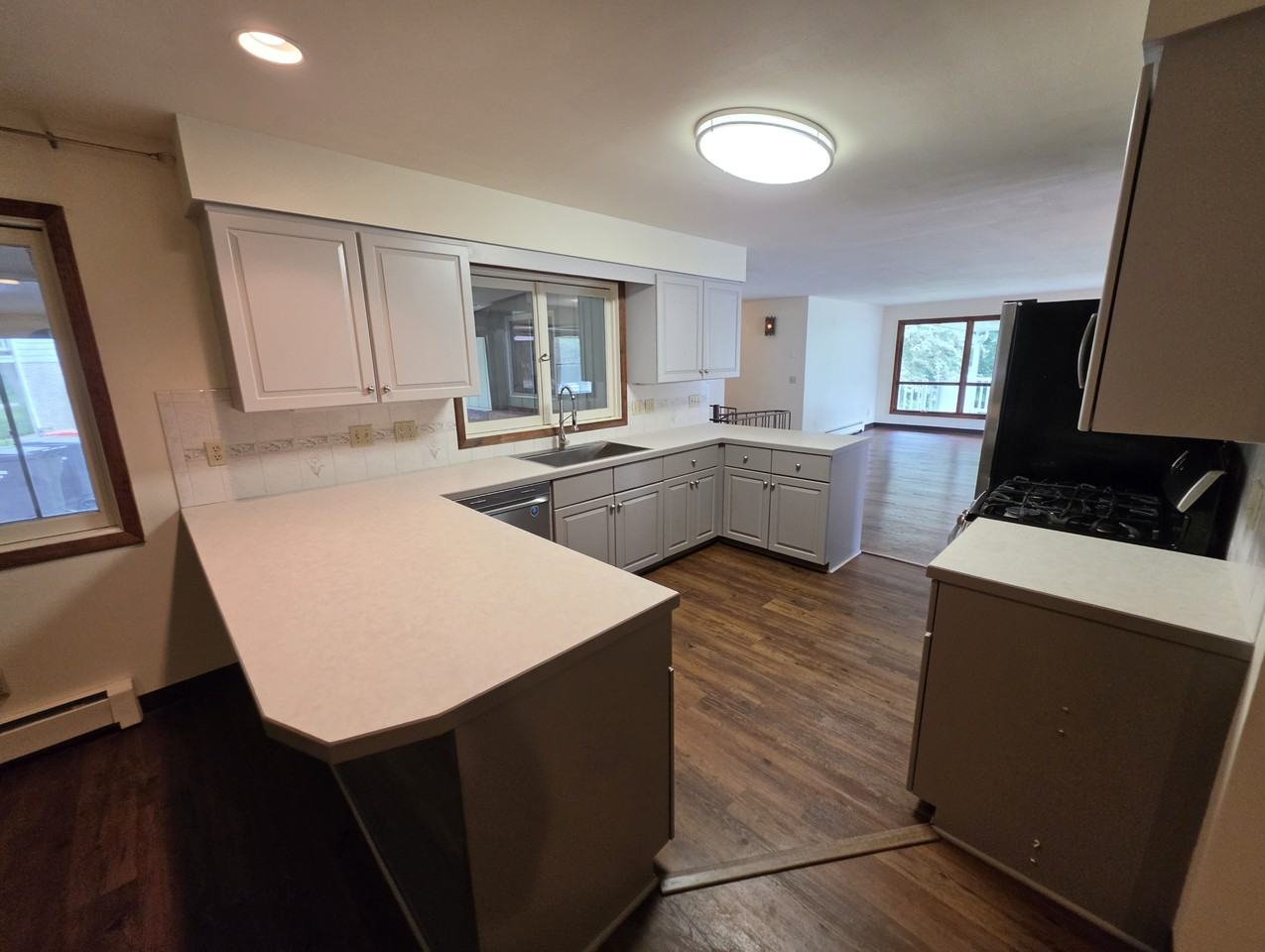 891 Shadybrook Dr - Photo 6 of 17