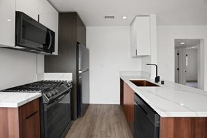 featured image of 701 N Hill Pl #4