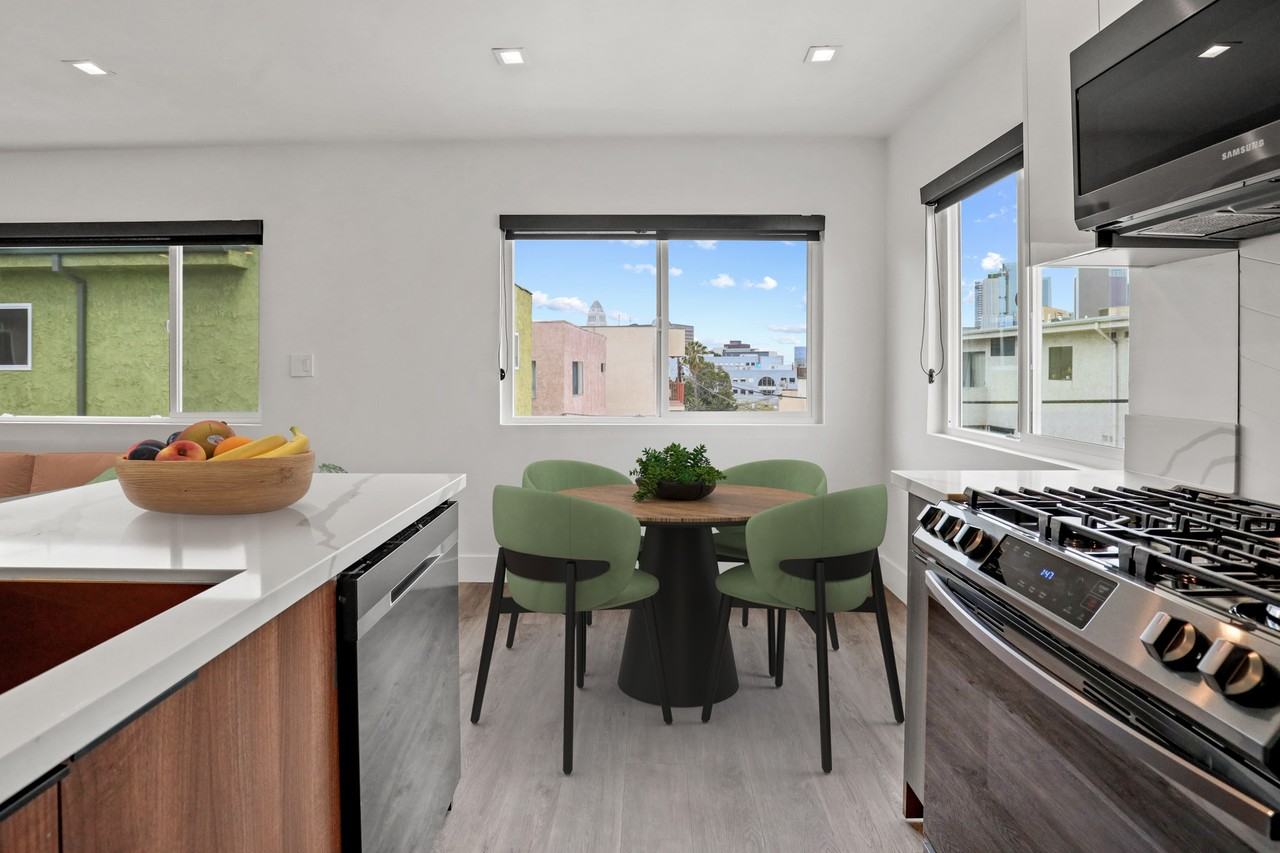 701 N Hill Pl #4 - Photo 5 of 18