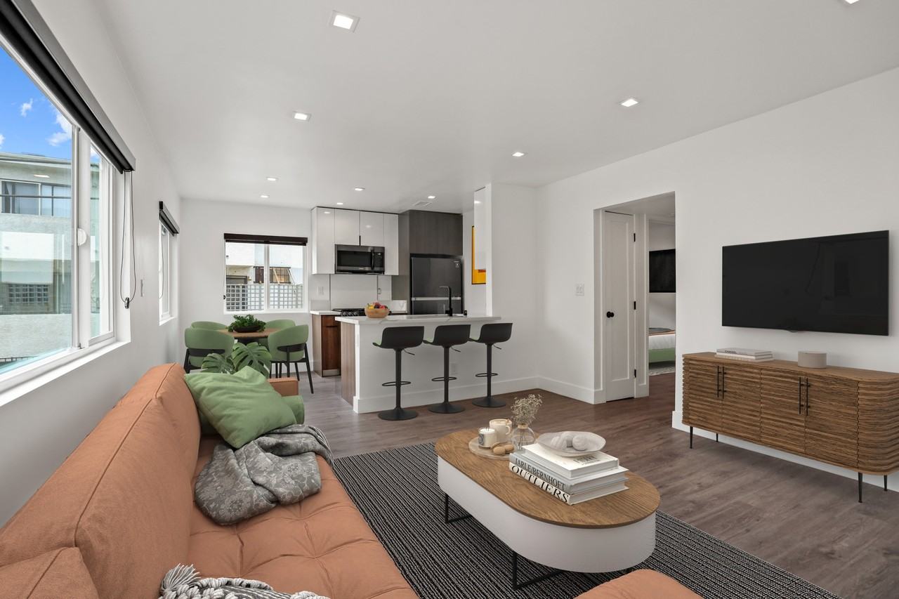 701 N Hill Pl #4 - Photo 6 of 18