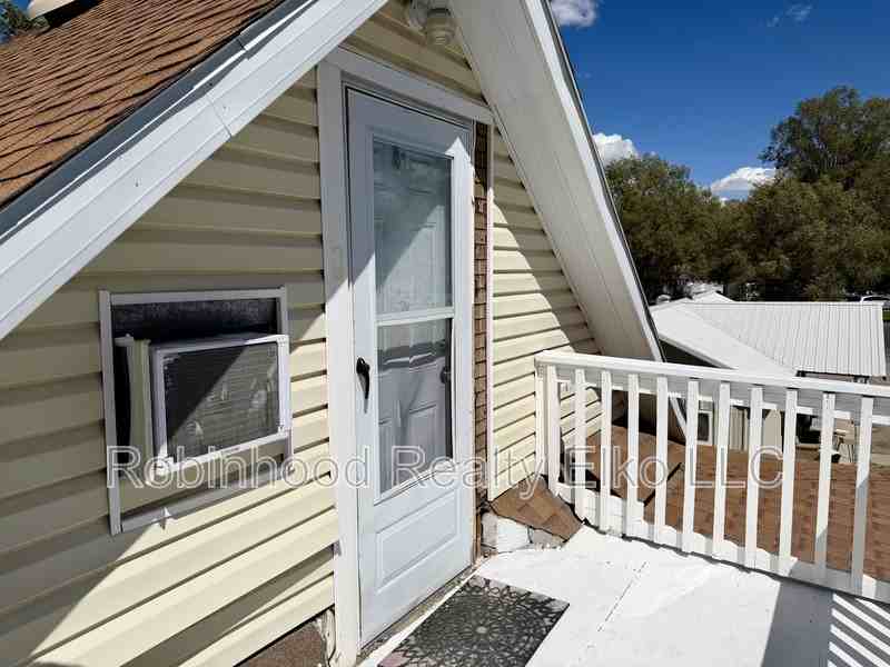 657 S 5th St - Photo 4 of 20