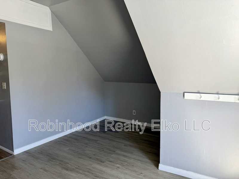657 S 5th St - Photo 6 of 20