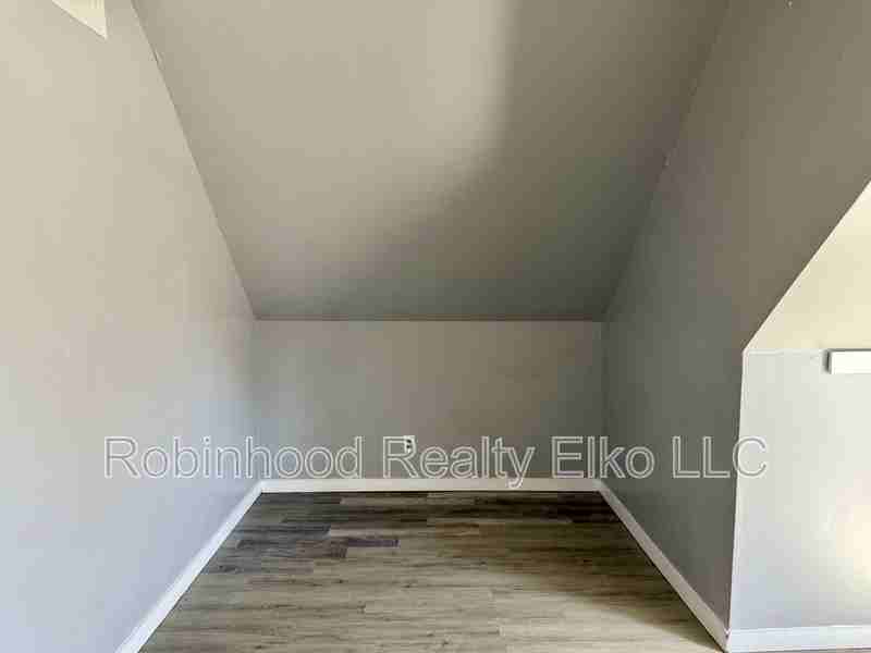 657 S 5th St - Photo 7 of 20