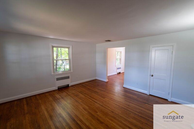 211 Burke Ave - Photo 3 of 44