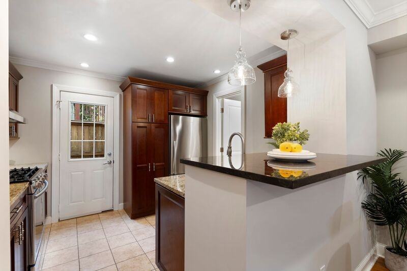 925 S Belnord Ave - Photo 7 of 38