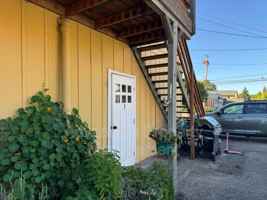 featured image of 181 Knox St N #3