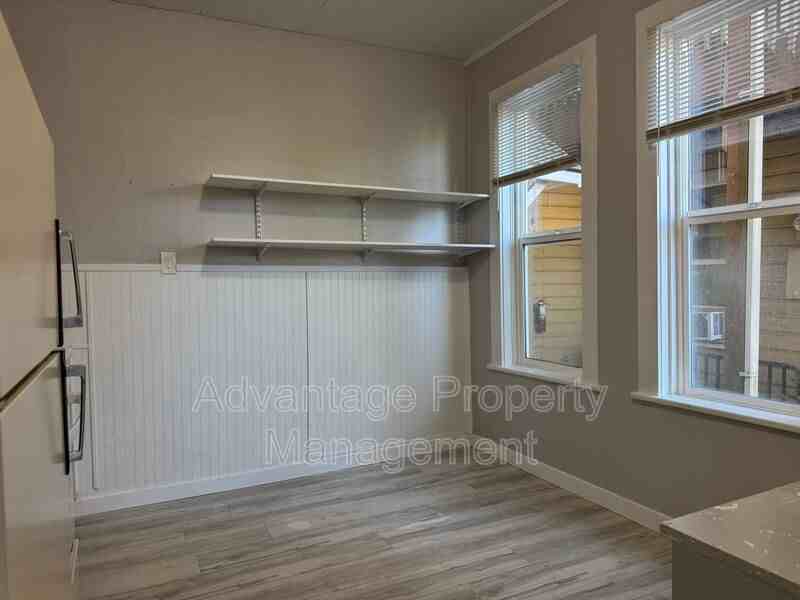 181 Knox St N #3 - Photo 7 of 14