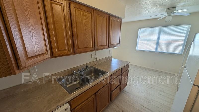812 Chelwood Park Blvd Neunit D - Photo 6 of 12