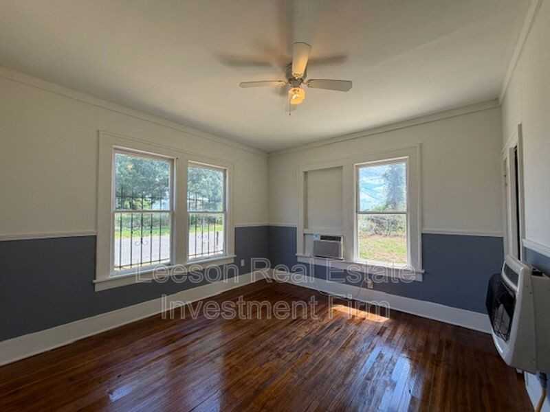 2803 Frederick St - Photo 5 of 11