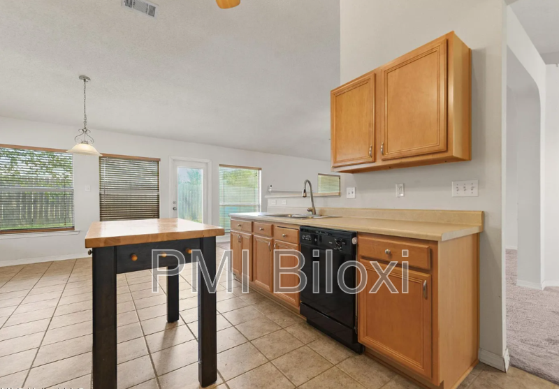 18026 Cypress Pointe Dr - Photo 4 of 13