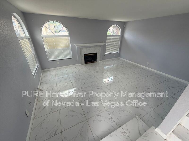 2832 Mill Point Dr - Photo 6 of 33